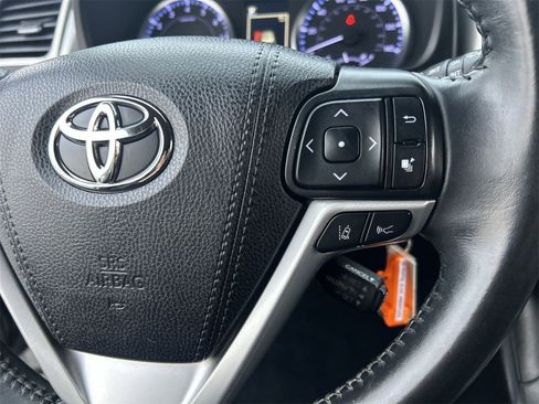 Used 2019 Toyota Highlander FWD V6 image 21