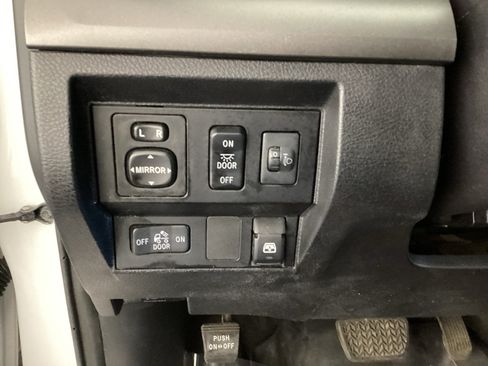 Used 2016 Toyota Tundra SR5 w/ TRD Off Road Package AWD/4WD image 25