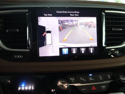 Used 2018 Chrysler Pacifica Limited w/ Advanced Safetytec Group FWD image 27