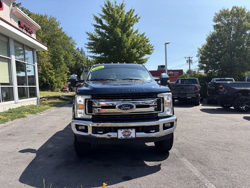 Used 2017 Ford F250 XLT w/ XLT Premium Package AWD/4WD image 3