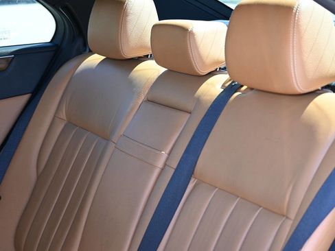 Used 2011 Mercedes-Benz E 550 4MATIC Sedan image 27