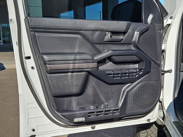 Used 2025 Toyota 4Runner SR5 AWD/4WD image 11
