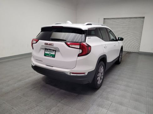 Used 2024 GMC Terrain SLT FWD image 9