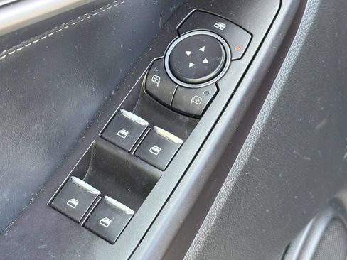 Used 2020 Ford Explorer XLT w/ Equipment Group 202A AWD/4WD image 21