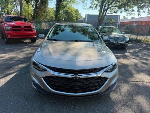 Used 2022 Chevrolet Malibu RS FWD image 2
