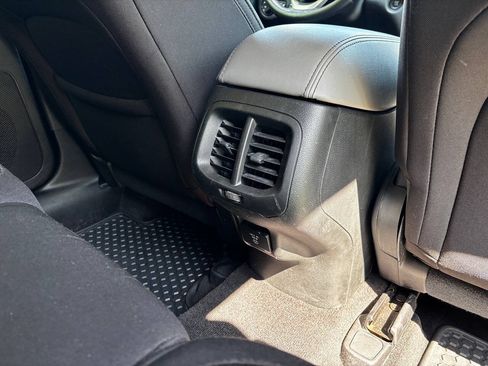 Used 2014 Jeep Cherokee Latitude w/ Comfort/Convenience Group AWD/4WD image 19