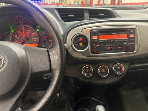 Used 2012 Toyota Yaris L FWD image 3