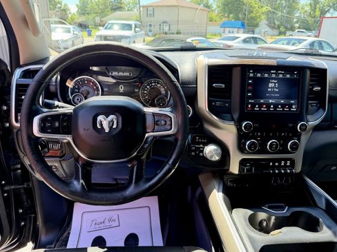 Used 2019 RAM 1500 Laramie AWD/4WD image 9