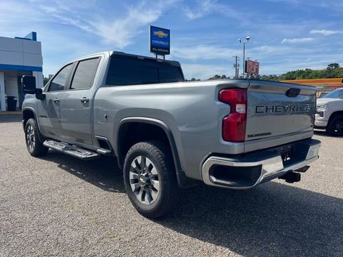 Used 2024 Chevrolet Silverado 2500 LT AWD/4WD image 3