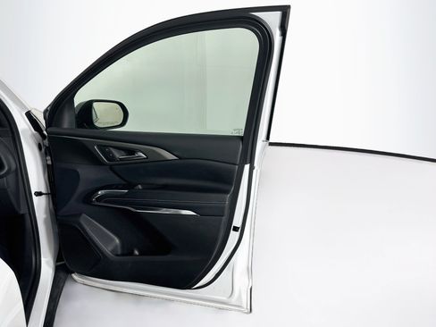 Used 2025 Chevrolet Traverse LT FWD image 34