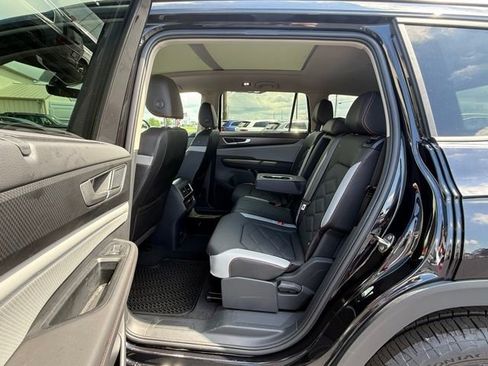 Used 2025 Volkswagen Atlas Peak Edition SE image 15