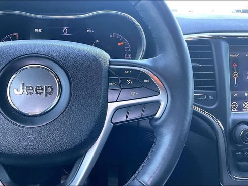 Used 2018 Jeep Grand Cherokee Altitude RWD image 11