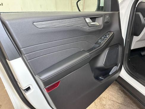 New 2026 Ford Escape Platinum w/ Class II Trailer Tow Package image 18