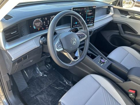 New 2026 Volkswagen Tiguan SE FWD image 14