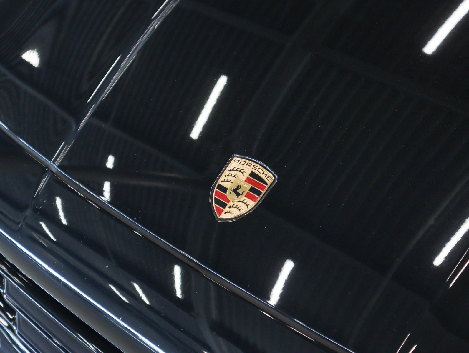 Certified 2024 Porsche Cayenne w/ Premium Package AWD/4WD image 29