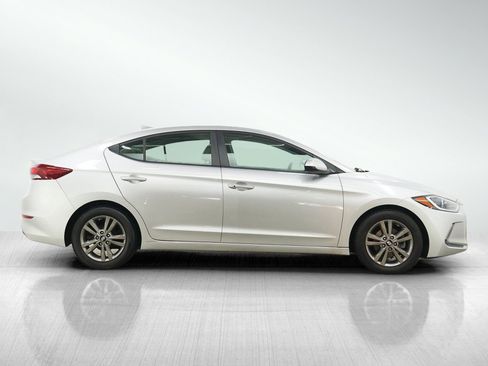 Used 2017 Hyundai Elantra SE w/ SE A/T Tech Package 03 FWD image 6