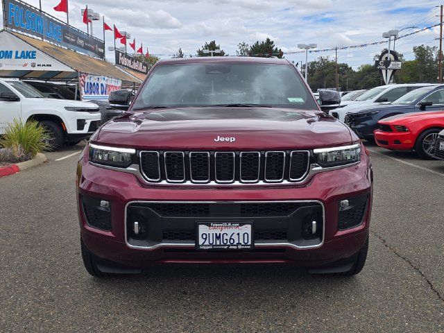 Used 2025 Jeep Grand Cherokee Overland w/ Luxury Tech Group IV AWD/4WD image 2