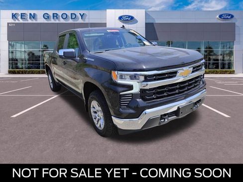 Used 2022 Chevrolet Silverado 1500 LT AWD/4WD image 1