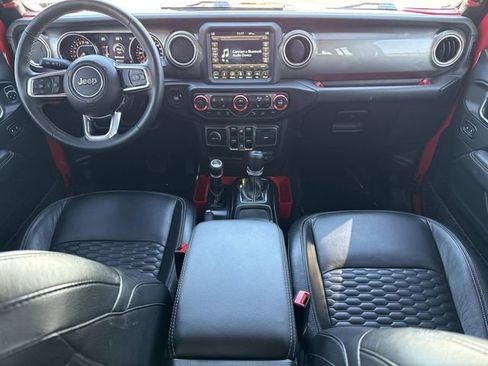 Used 2019 Jeep Wrangler Unlimited Sahara image 16