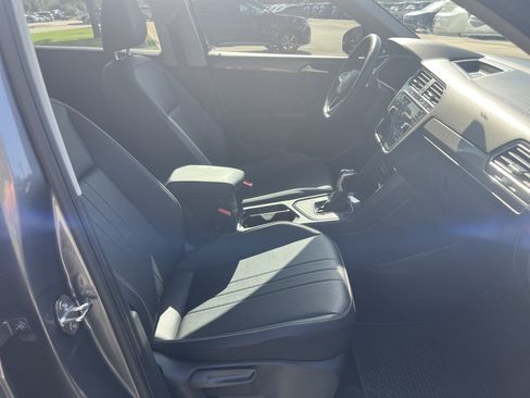 Certified 2023 Volkswagen Tiguan SE w/ Panoramic Sunroof Package FWD image 27