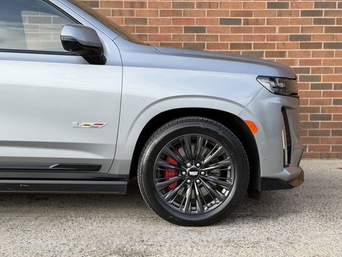 Used 2023 Cadillac Escalade V w/ LPO, ONYX Package image 11