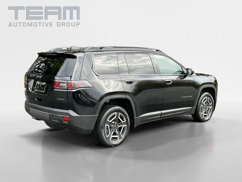 New 2026 Jeep Cherokee Laredo image 7
