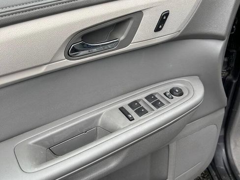 Used 2016 Chevrolet Traverse LT w/ Style and Technology Package image 19