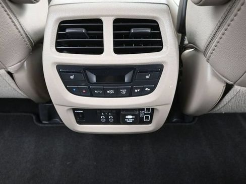 Used 2022 Honda Pilot Touring image 16