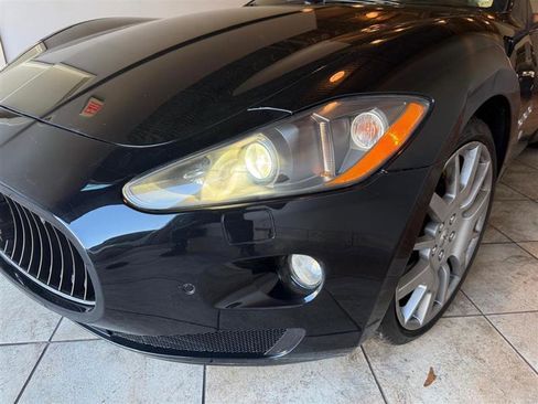 Used 2010 Maserati GranTurismo Convertible image 18