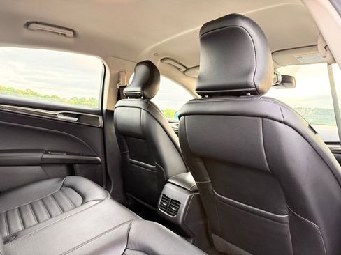 Used 2018 Ford Fusion SE w/ Equipment Group 602A FWD image 18