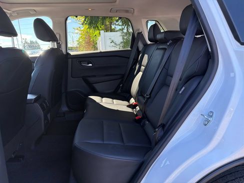 Used 2025 Nissan Rogue SV w/ SV Premium Package FWD image 45