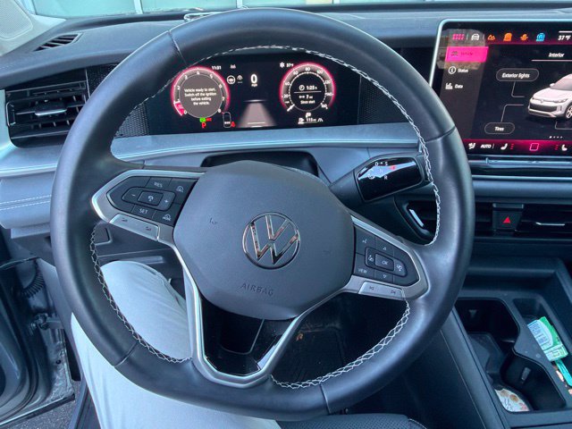 Used 2025 Volkswagen Tiguan SE w/ Panoramic Sunroof Package AWD/4WD image 6