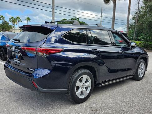Used 2021 Toyota Highlander LE image 14