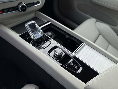 New 2026 Volvo XC60 B5 Ultra w/ Climate Package image 29