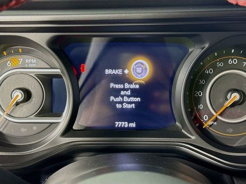 Used 2024 Jeep Wrangler Rubicon image 12