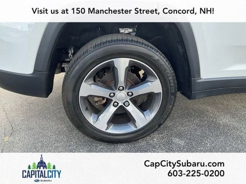 Used 2023 Jeep Grand Cherokee Limited AWD/4WD image 7