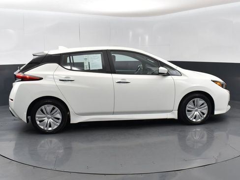 Used 2024 Nissan Leaf S image 8
