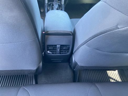 Used 2022 Toyota Corolla Cross LE FWD image 50