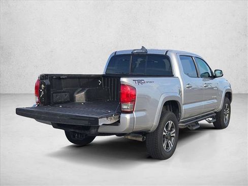 Used 2016 Toyota Tacoma TRD Sport w/ Towing Package RWD image 6