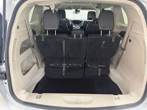 Used 2024 Chrysler Pacifica Touring-L FWD image 23