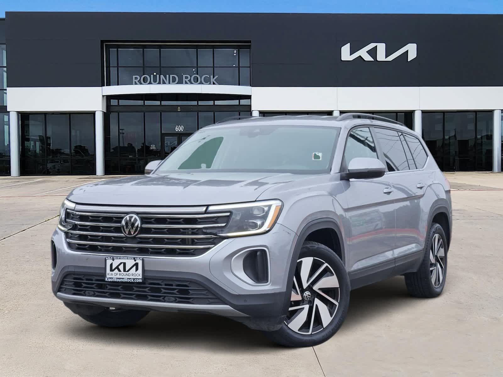 Used 2025 Volkswagen Atlas SE FWD image 1