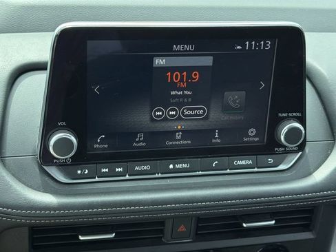 Used 2025 Nissan Rogue SV FWD image 10