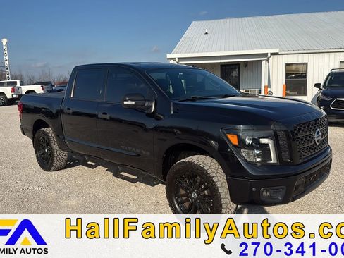 Used 2018 Nissan Titan SV w/ SV Convenience Package image 2