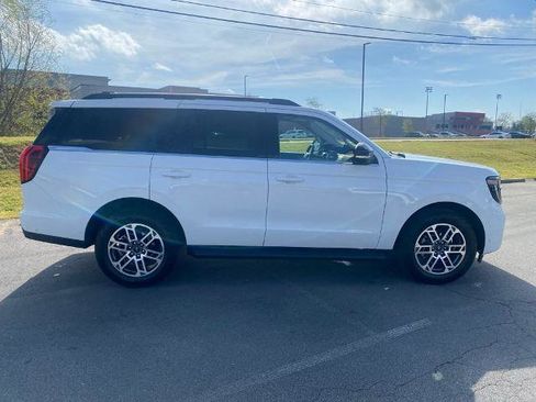 Certified 2025 Ford Expedition Active AWD/4WD image 8
