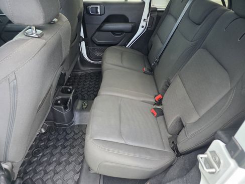 Used 2019 Jeep Wrangler Unlimited Sahara w/ Uconnect 4C Nav & Sound Group image 15