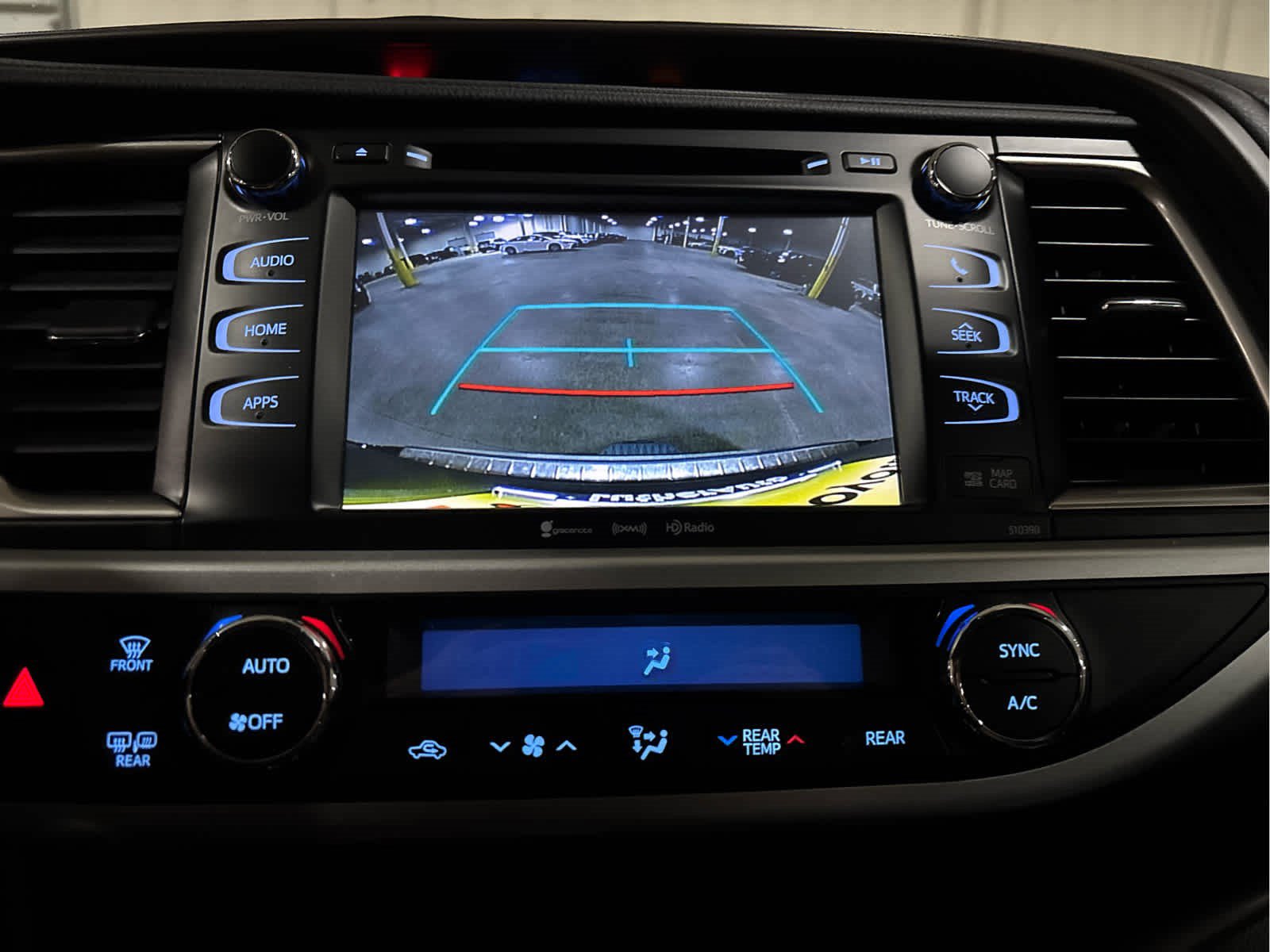 Certified 2019 Toyota Highlander XLE AWD/4WD image 10