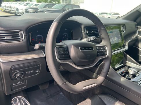 Used 2022 Jeep Wagoneer Series II AWD/4WD image 18