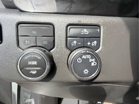 Used 2023 Chevrolet Silverado 1500 LT AWD/4WD image 19