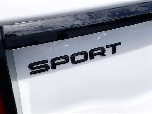Used 2024 Land Rover Discovery Sport Dynamic SE AWD/4WD image 9