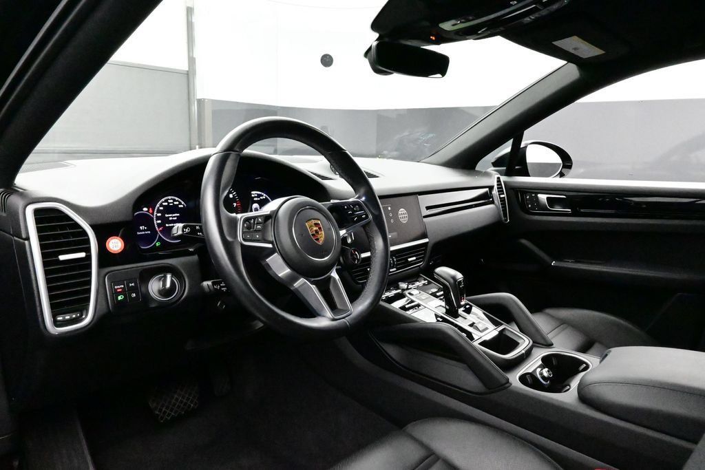 Certified 2023 Porsche Cayenne Coupe w/ Premium Package AWD/4WD image 4